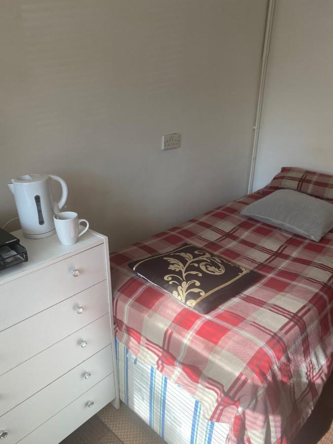Travelling Stop Apartment Swindon Ngoại thất bức ảnh