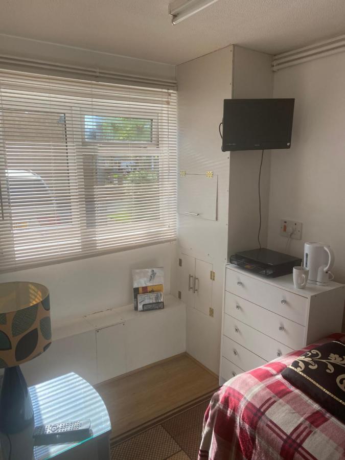 Travelling Stop Apartment Swindon Ngoại thất bức ảnh