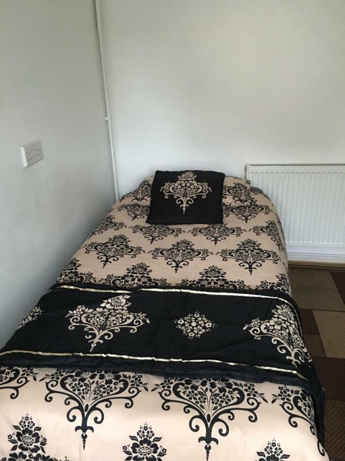 Travelling Stop Apartment Swindon Ngoại thất bức ảnh