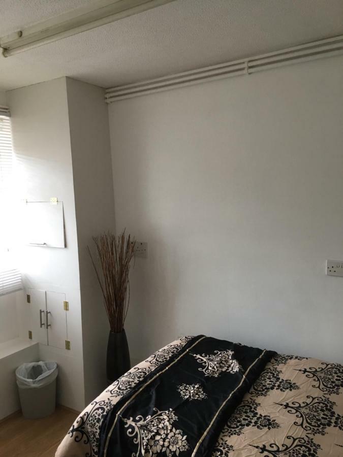 Travelling Stop Apartment Swindon Ngoại thất bức ảnh