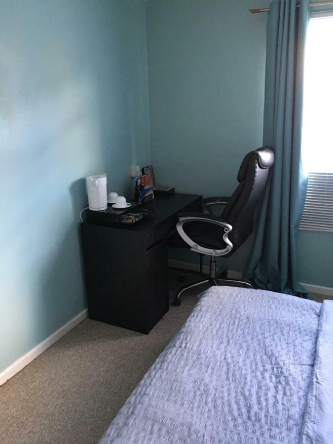 Travelling Stop Apartment Swindon Ngoại thất bức ảnh