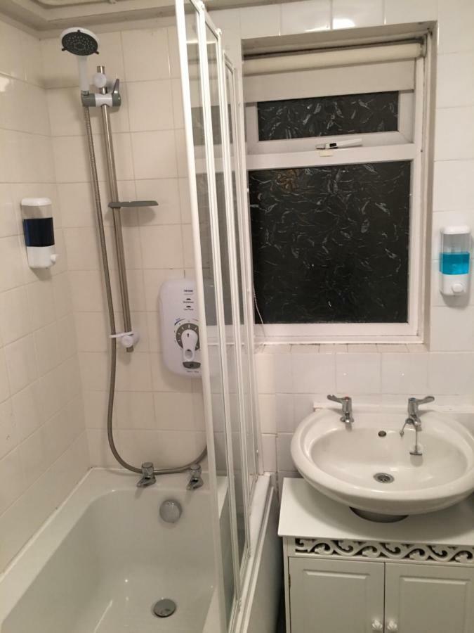 Travelling Stop Apartment Swindon Ngoại thất bức ảnh