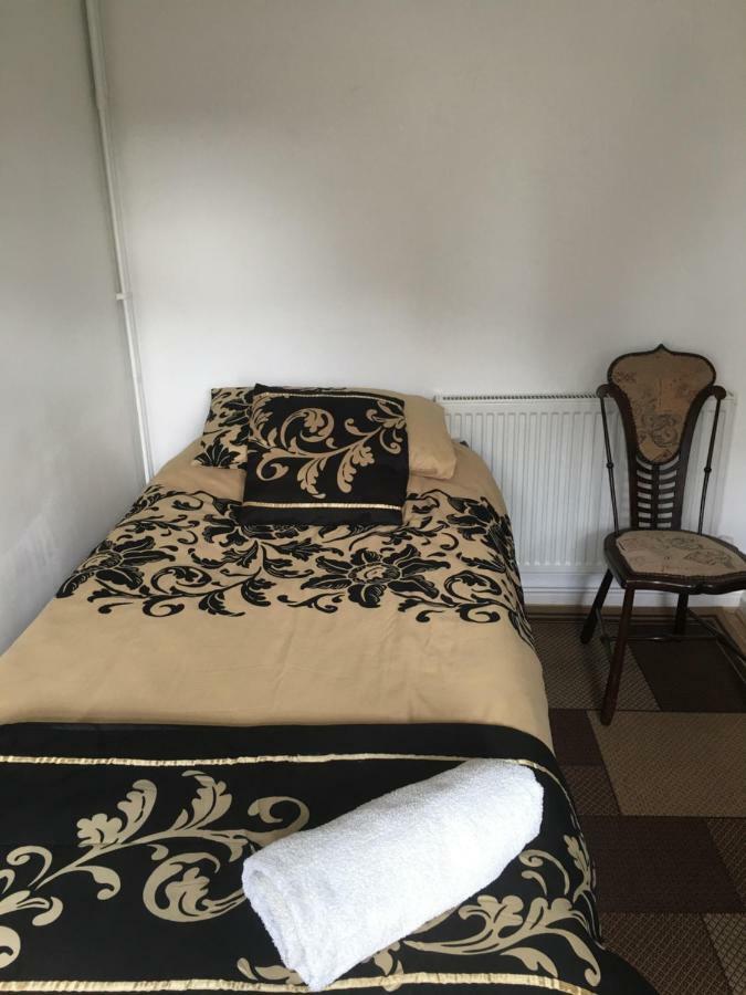 Travelling Stop Apartment Swindon Ngoại thất bức ảnh