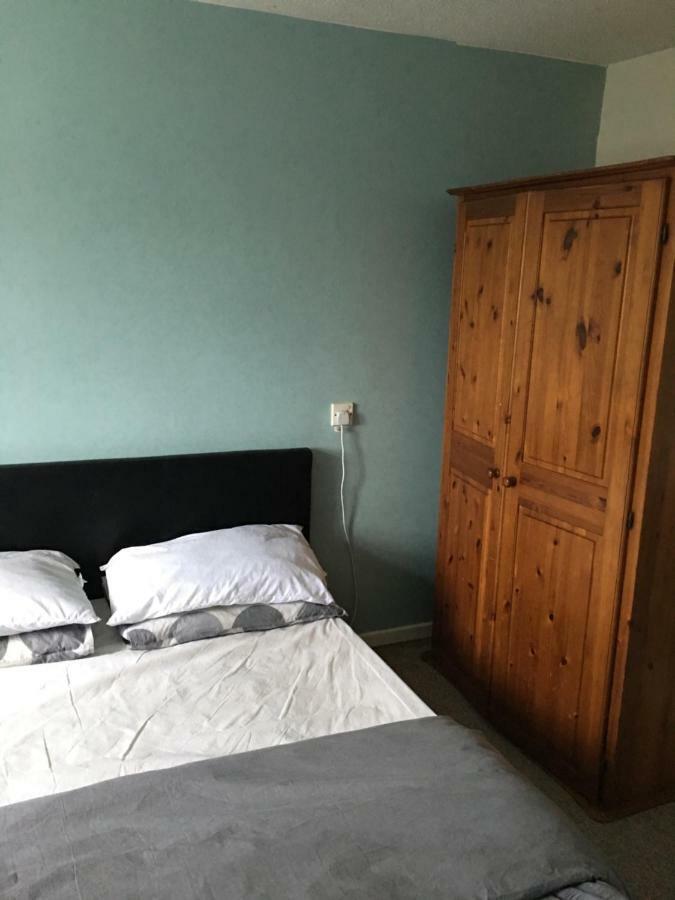 Travelling Stop Apartment Swindon Ngoại thất bức ảnh