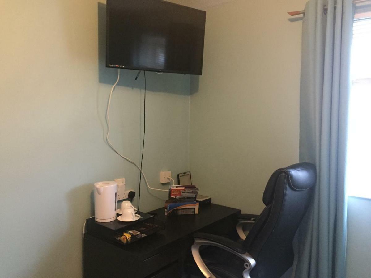 Travelling Stop Apartment Swindon Ngoại thất bức ảnh