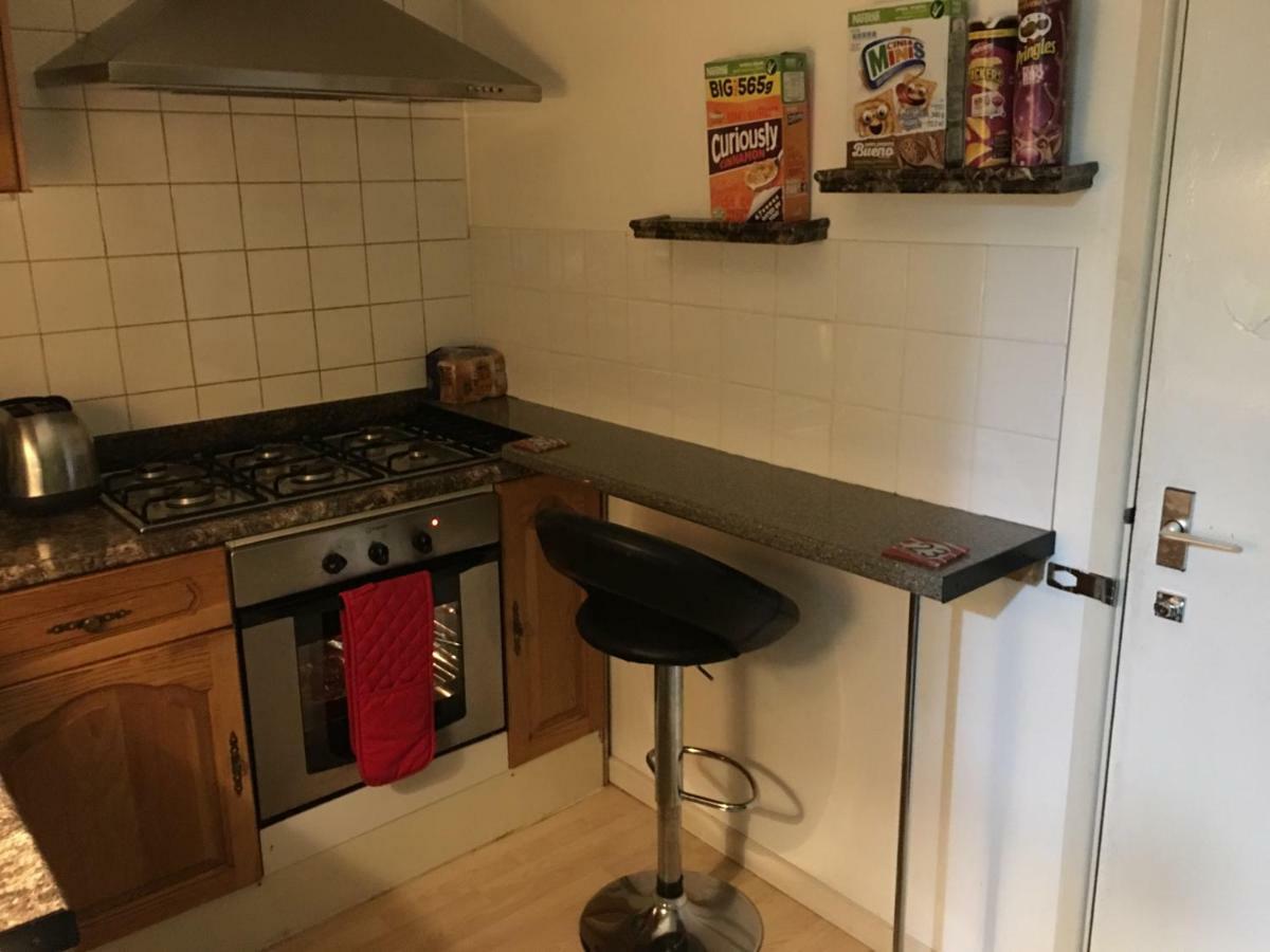 Travelling Stop Apartment Swindon Ngoại thất bức ảnh