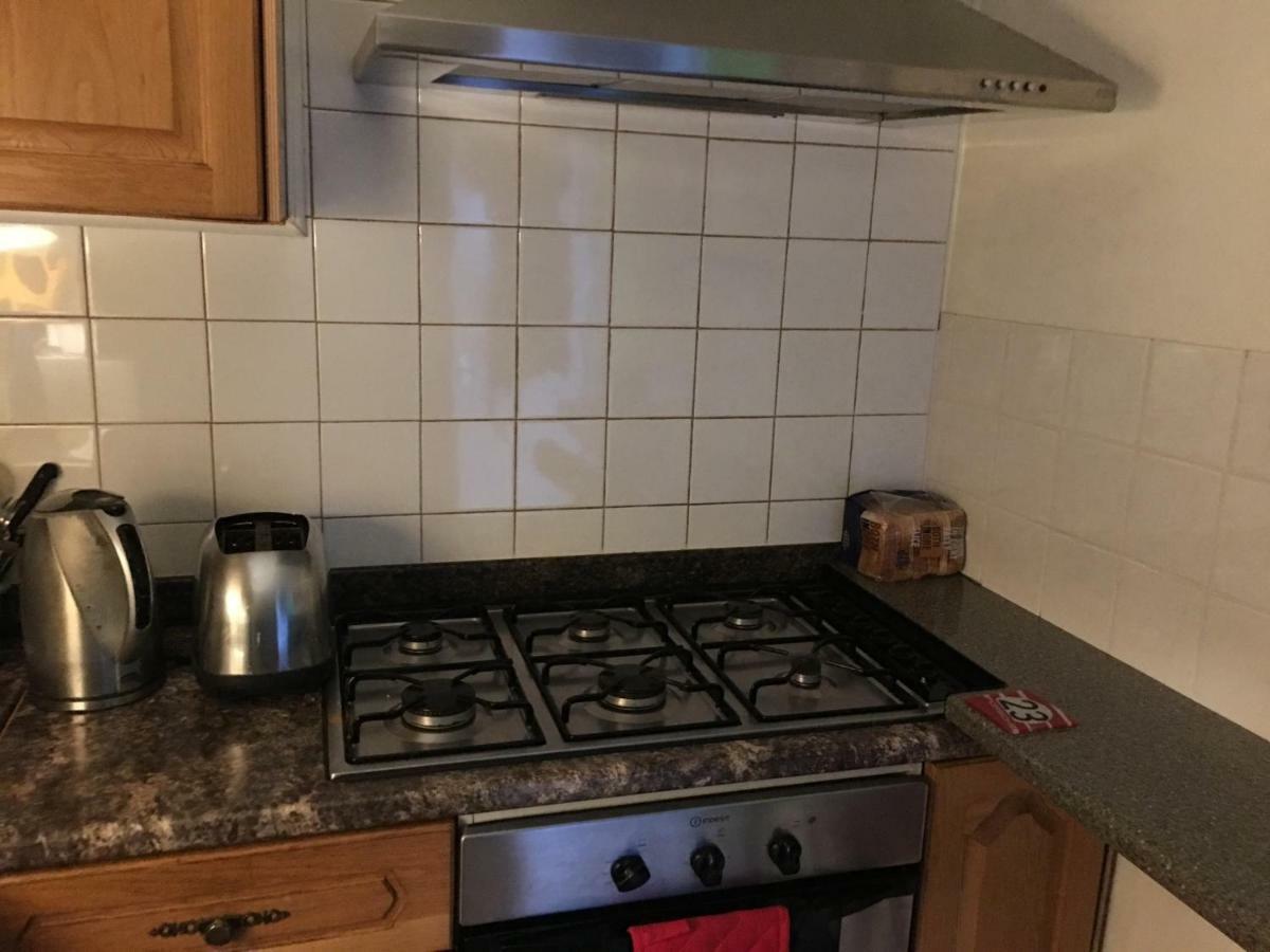 Travelling Stop Apartment Swindon Ngoại thất bức ảnh